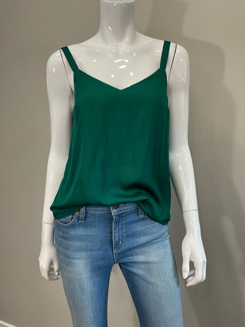 LILLY PULITZER Nadia Evergreen Satin Cami V Neck Silk Feel Tank Size 0